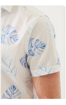 PATTERNED WITH A TROPICAL LEAF PRINT.
THIS SHORT SLEEVE SHIRT IS A GREAT WARM WEATHER CHOICE.
IT IS EXPERTLY CRAFTED FROM A SOFT BREATHABLE COTTON AND STYLED FOR A RELAXED, YET MODERN FIT.
WEAR WITH YOUR FAVOURITE LIGHT DENIM OR SUMMER SHORT.
REGULAR FIT