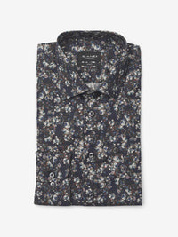 ABSTRACT NAVY FLORAL
Shirt with moderate cut-away collar.
Details & fit
Light soft twill printed with abstract flowers
Italian fabric
Two darts at back
Adjustable single cuff
Fit: True to size